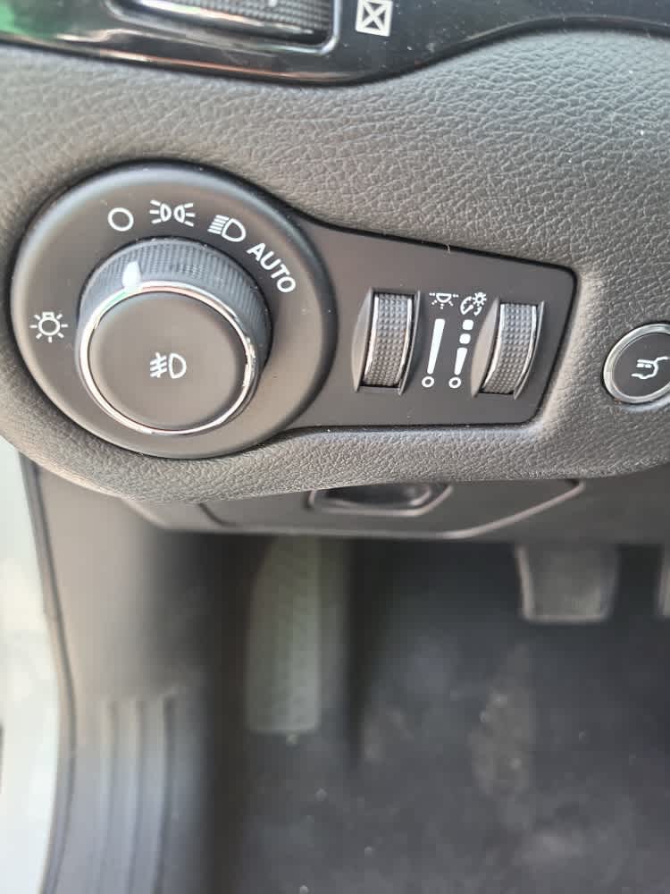 2023 Jeep Cherokee Altitude Lux