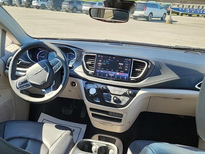 2024 Chrysler Pacifica Hybrid Select