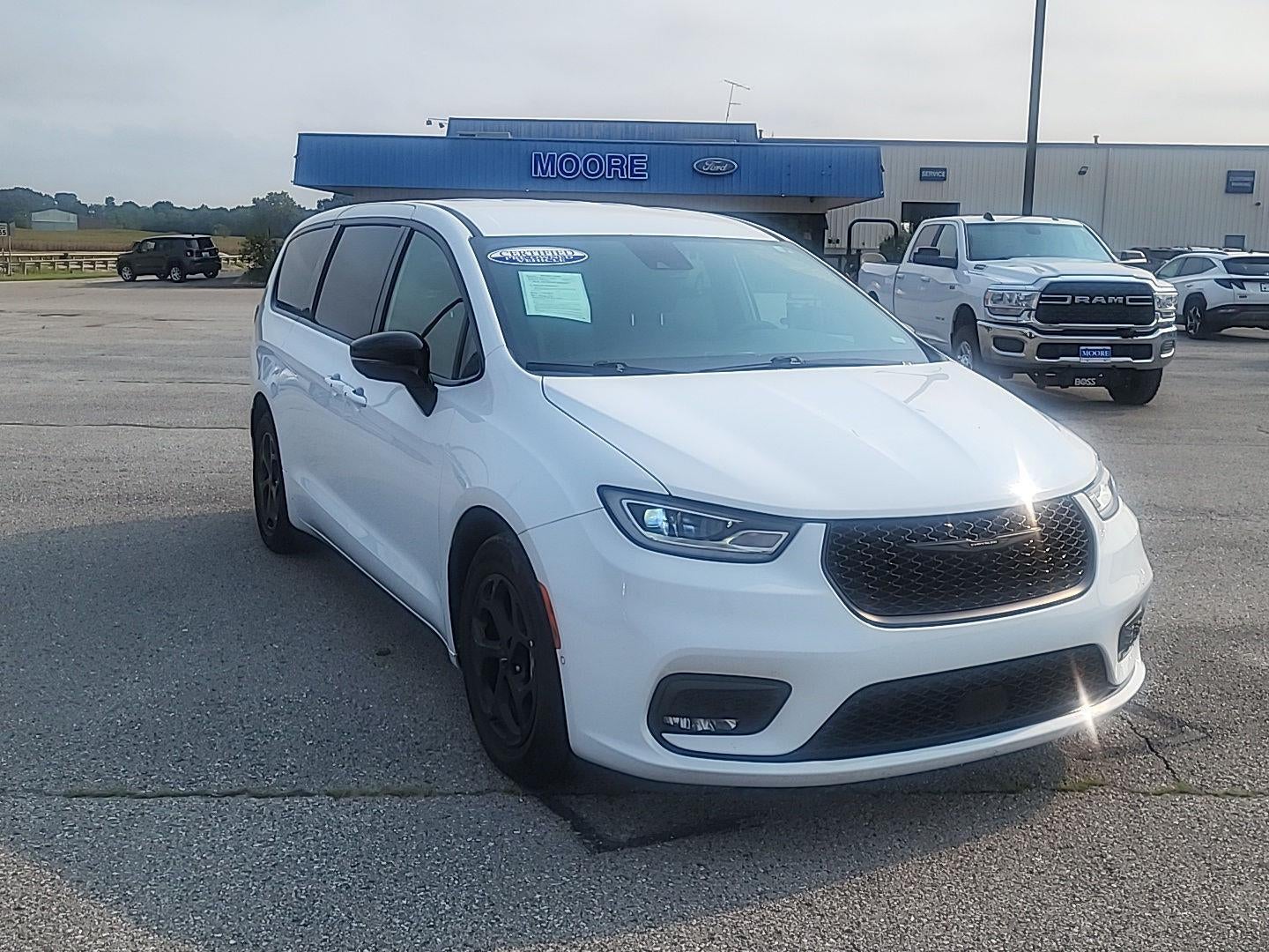 2024 Chrysler Pacifica Hybrid S Appearance Pkg