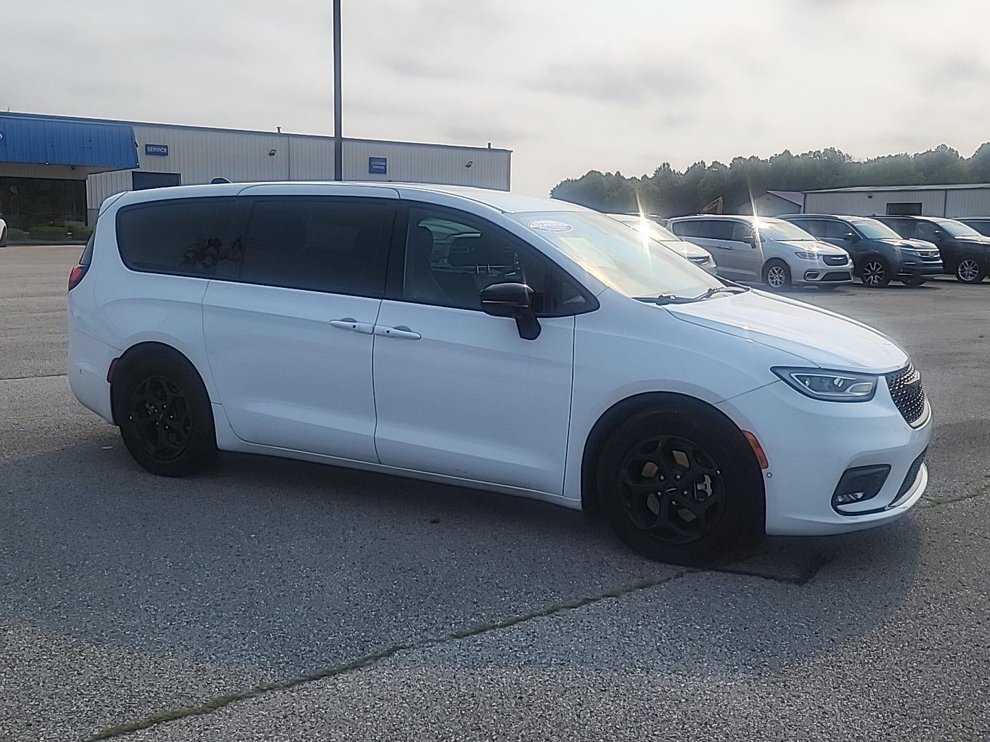 2024 Chrysler Pacifica Hybrid S Appearance Pkg