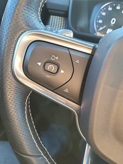 2020 Volvo XC40 R-Design