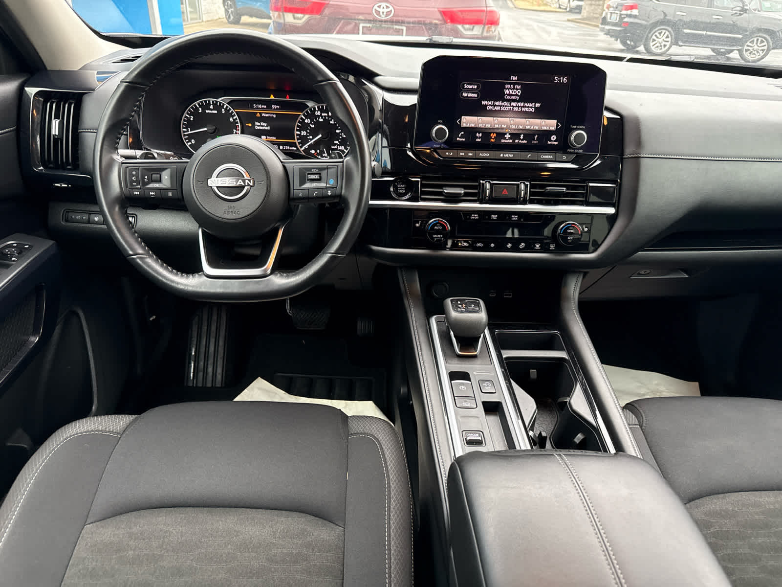 2025 Nissan Pathfinder SV