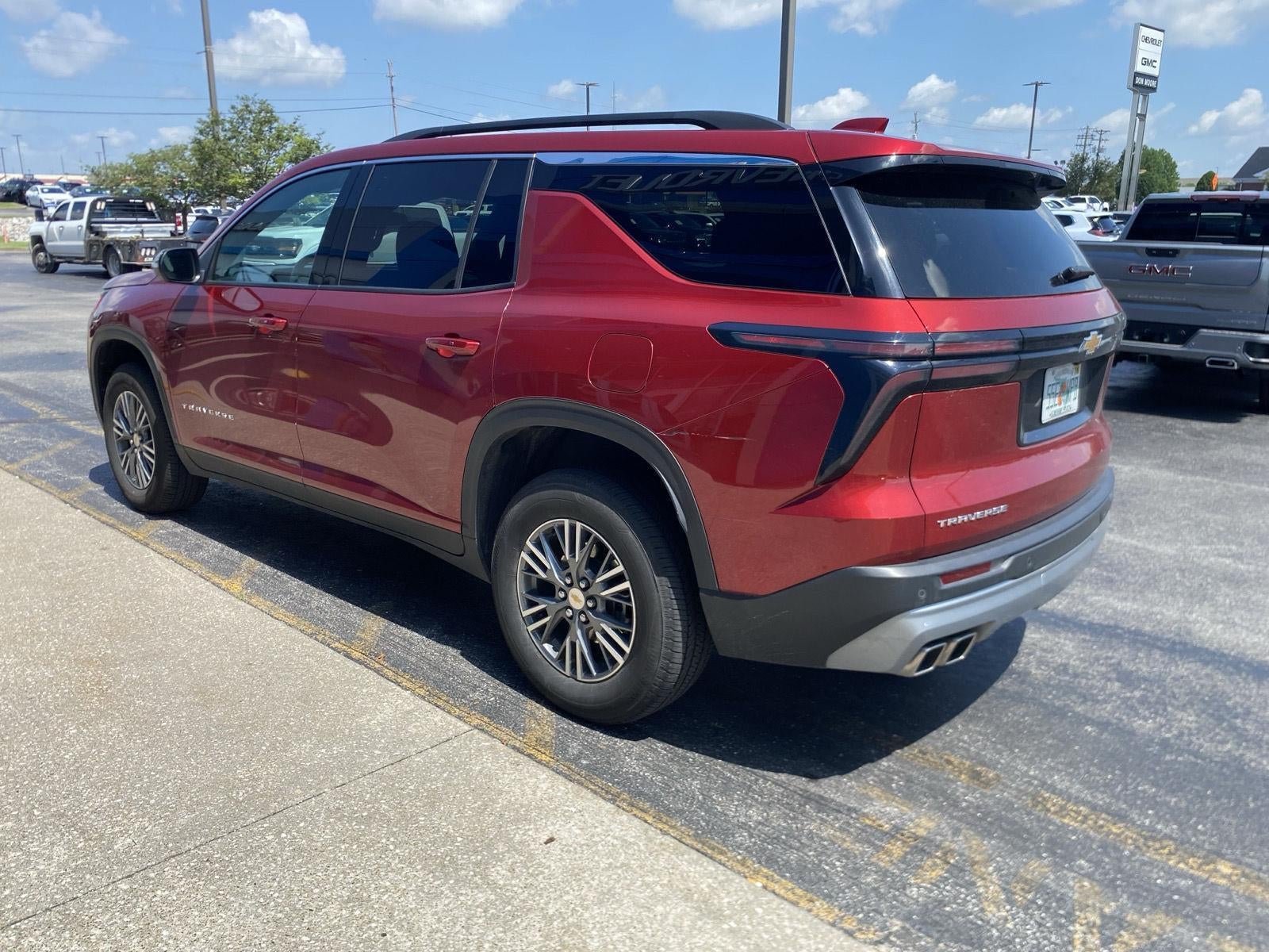 2025 Chevrolet Traverse LT
