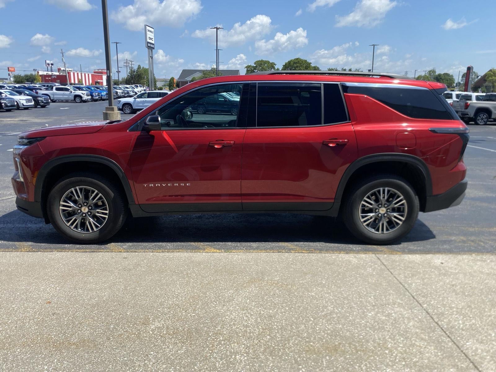 2025 Chevrolet Traverse LT