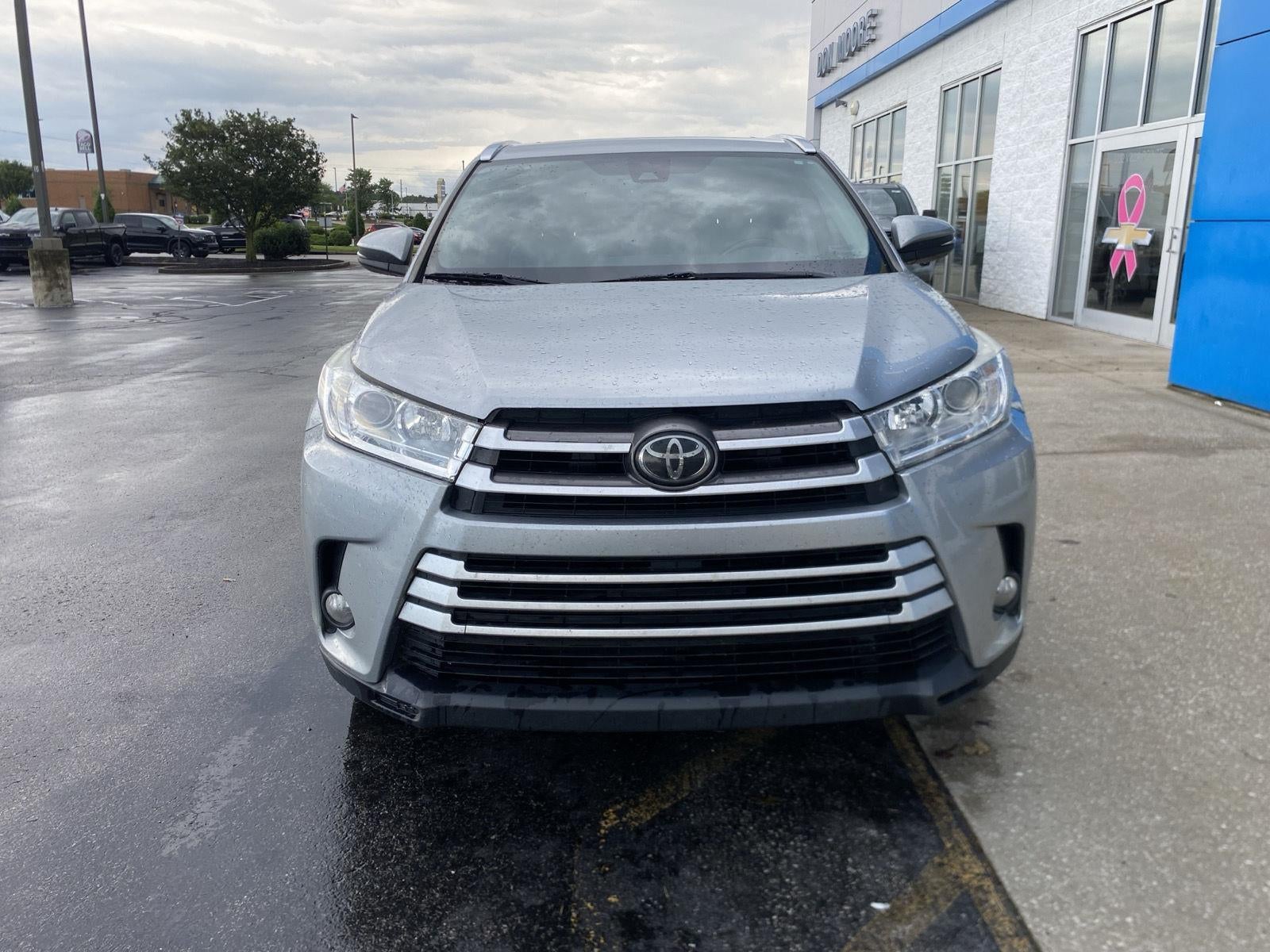 Used 2017 Toyota Highlander XLE with VIN 5TDJZRFH9HS481533 for sale in Owensboro, KY