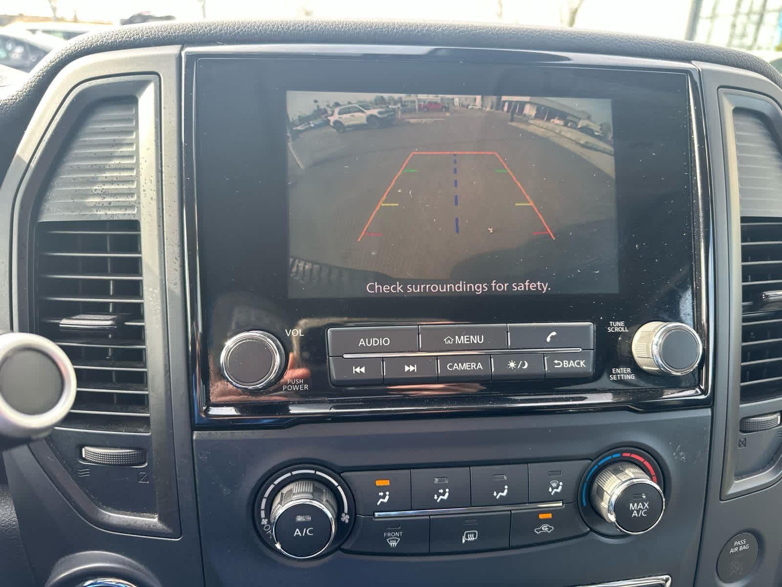 2023 Nissan TITAN SV