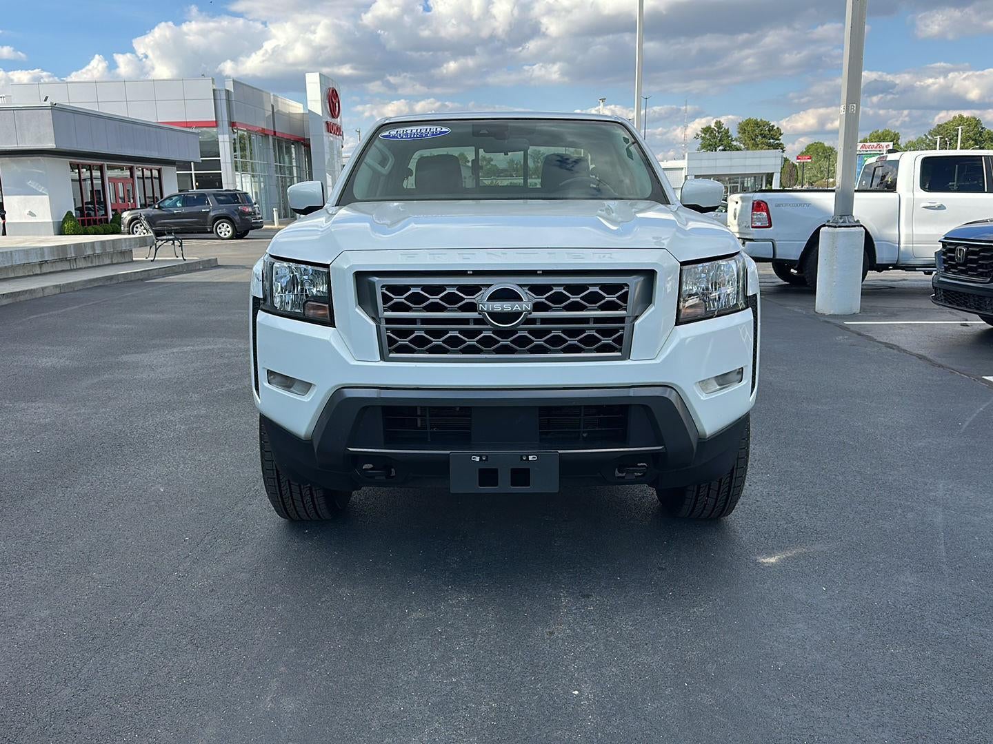 2023 Nissan Frontier SV