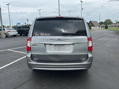 2016 Chrysler Town & Country Touring