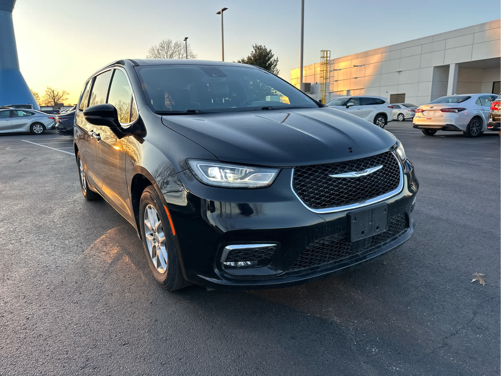 2025 Chrysler Pacifica Select