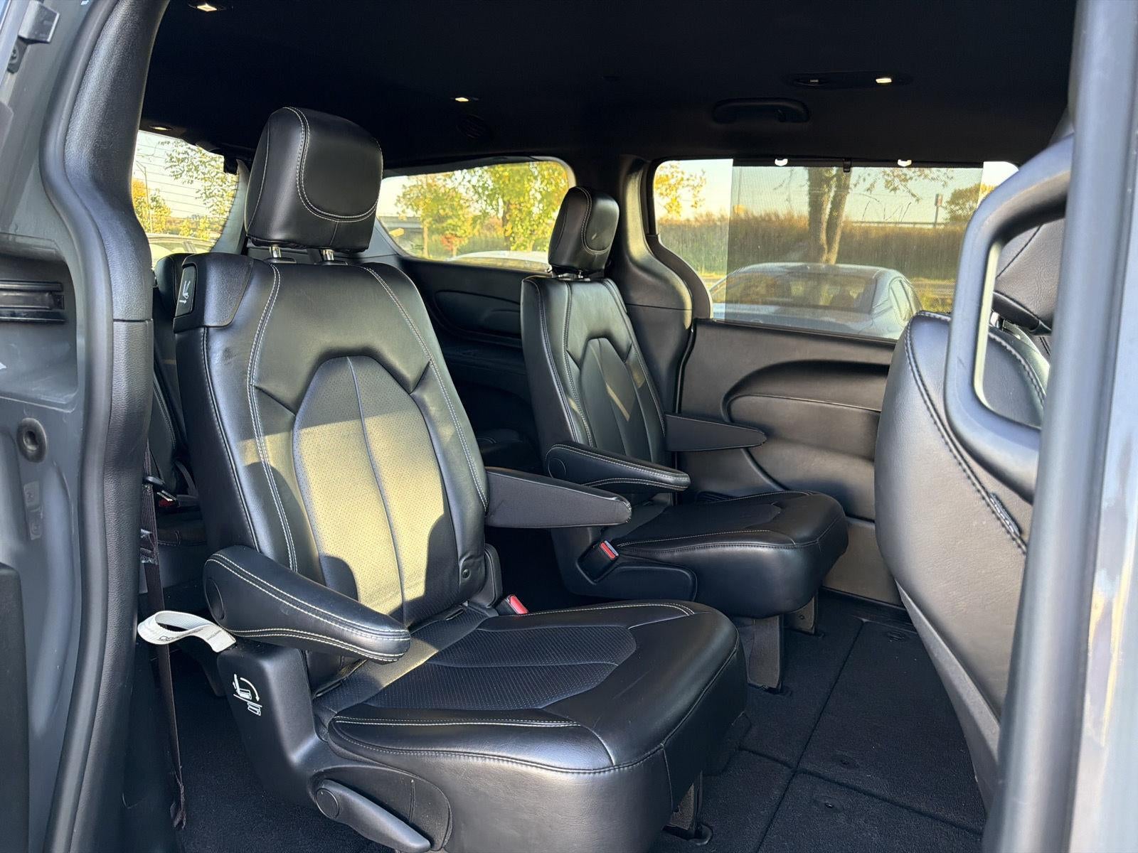 2025 Chrysler Pacifica Select