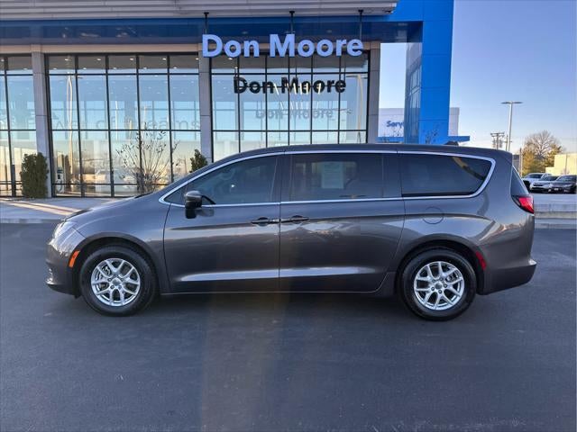 2023 Chrysler Voyager LX