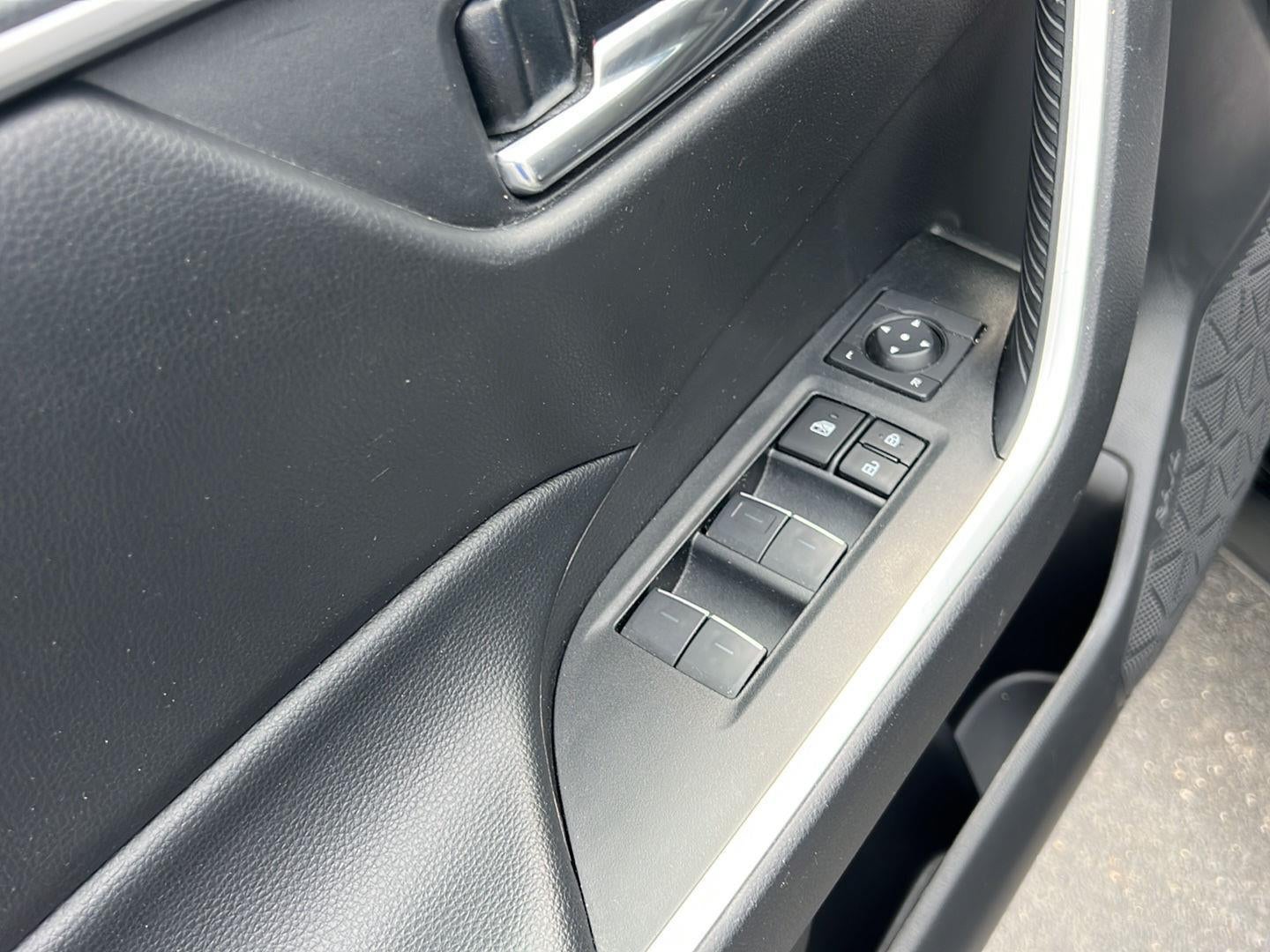 2024 TOYOTA TRUCK RAV4 XLE