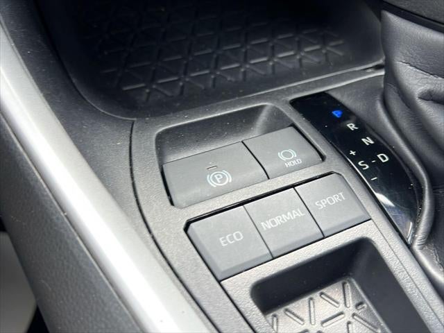 2024 TOYOTA TRUCK RAV4 XLE