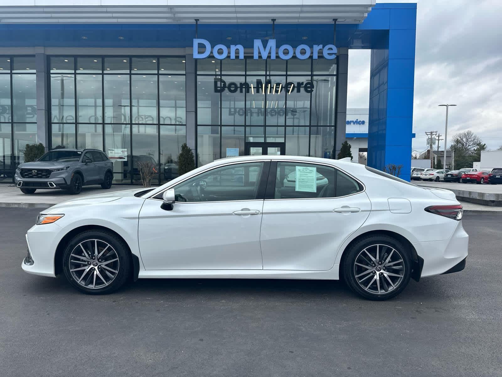 2024 Toyota Camry Hybrid XLE