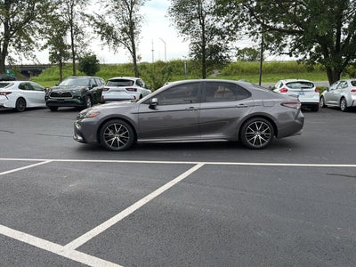 2022 Toyota Camry Hybrid SE