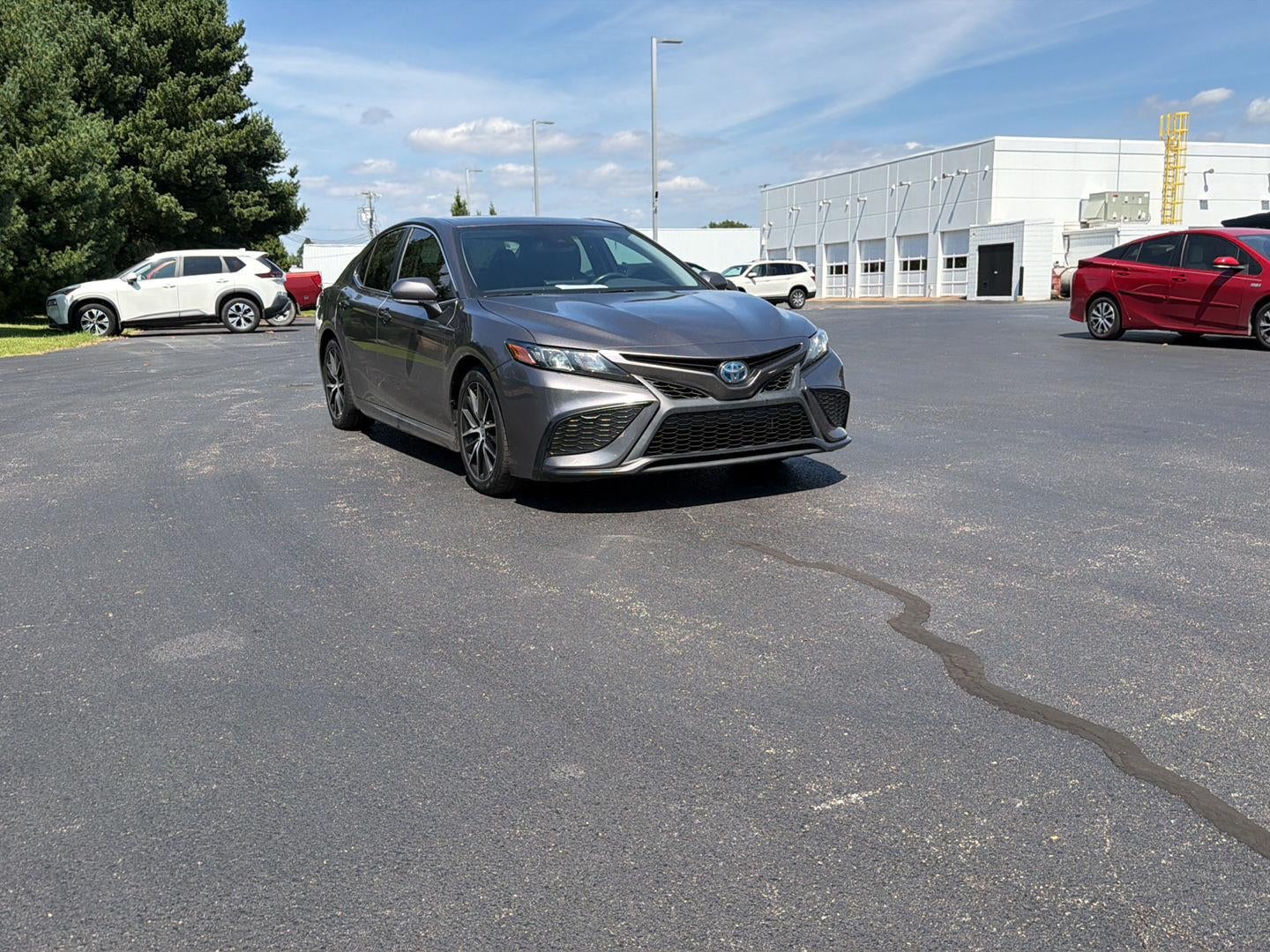 2022 Toyota Camry Hybrid SE