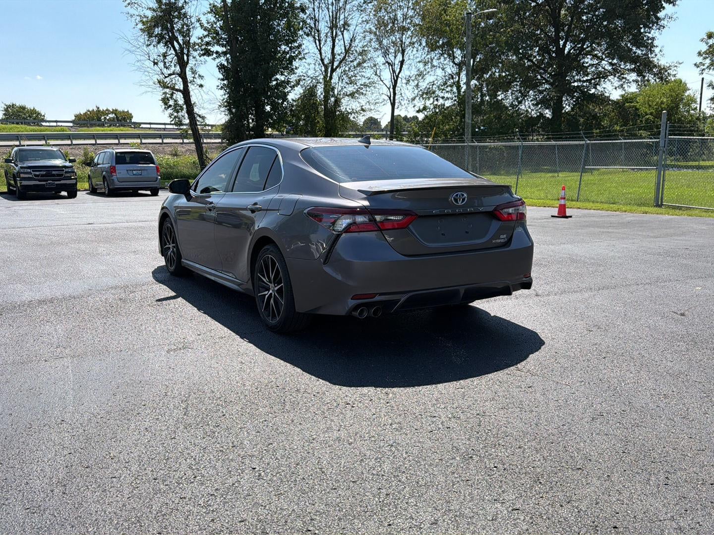2022 Toyota Camry Hybrid SE