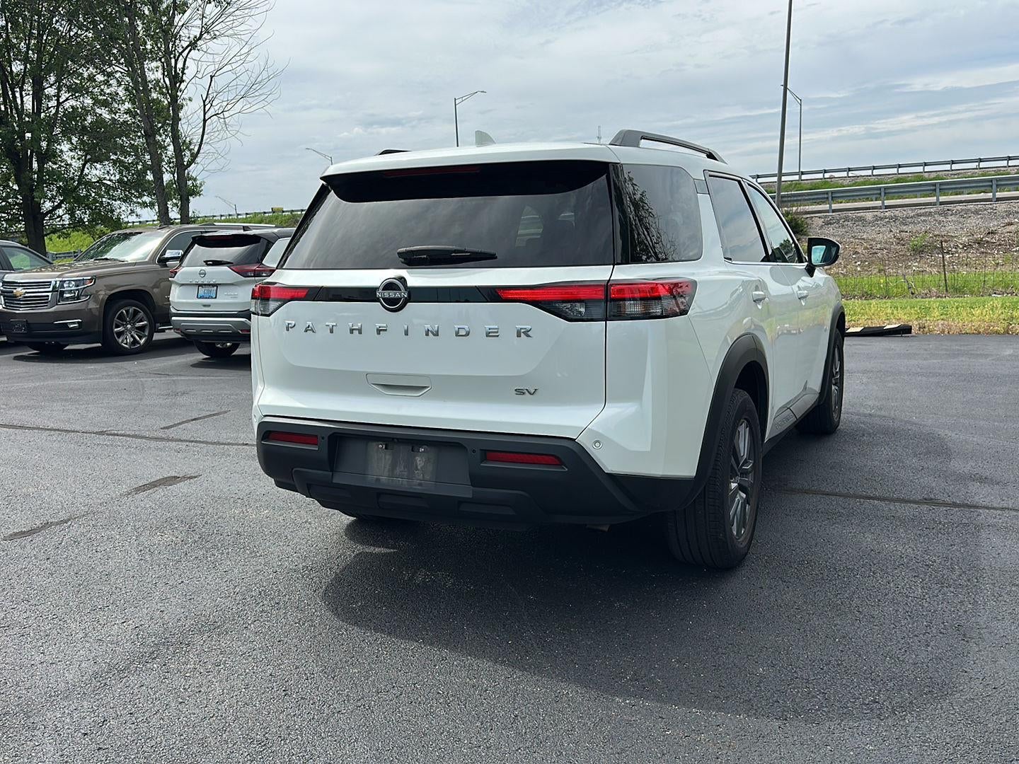 2024 Nissan Pathfinder SV