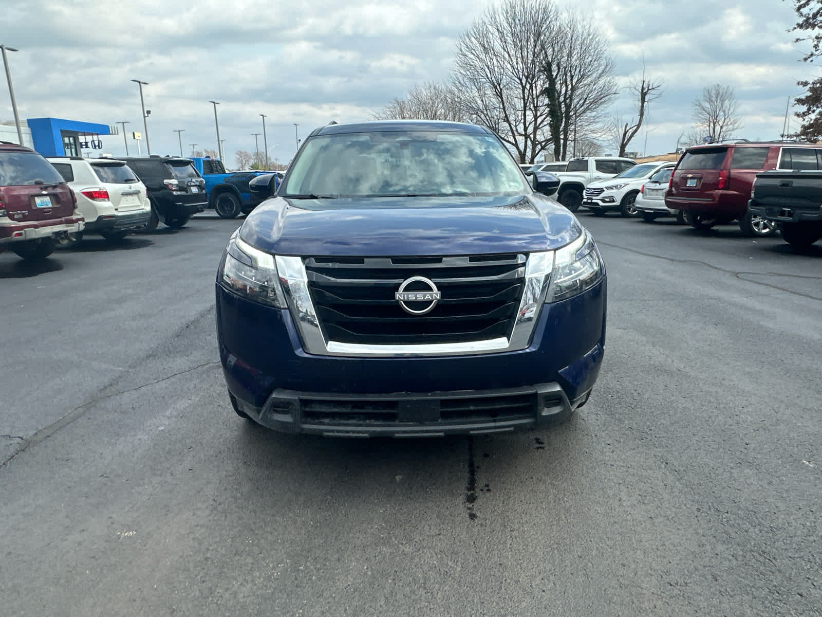 2025 Nissan Pathfinder SV