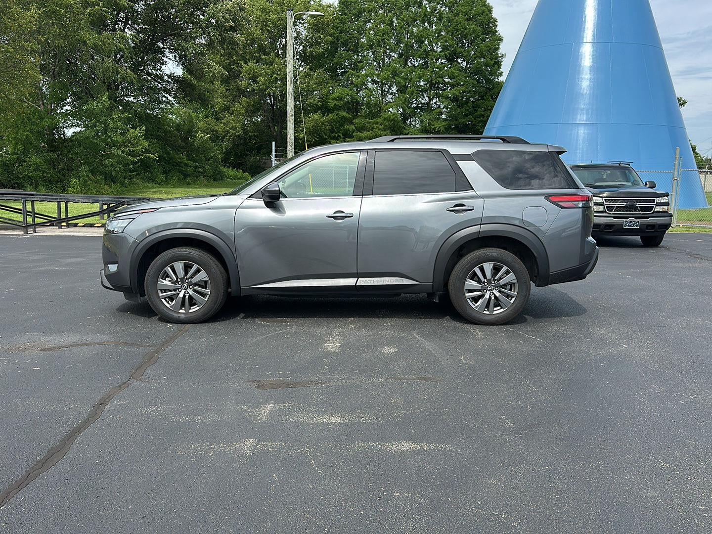 2025 Nissan Pathfinder SV