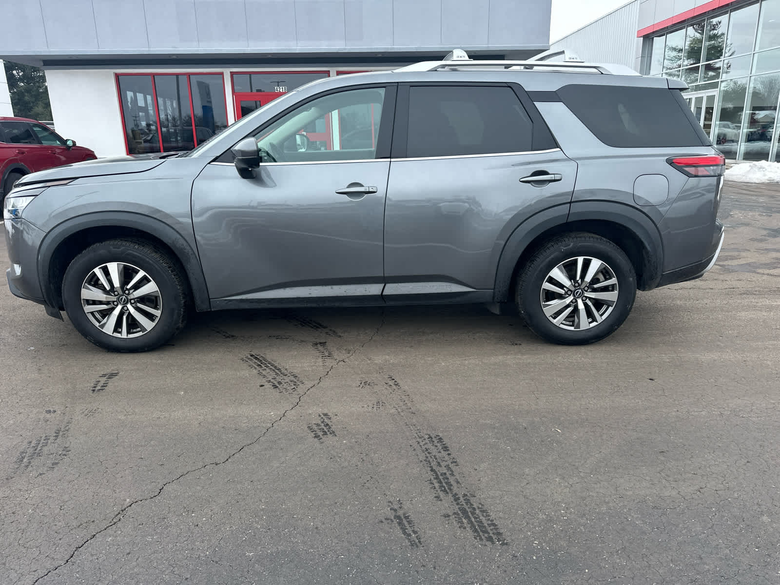 2023 Nissan Pathfinder SL