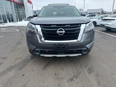 2023 Nissan Pathfinder SL