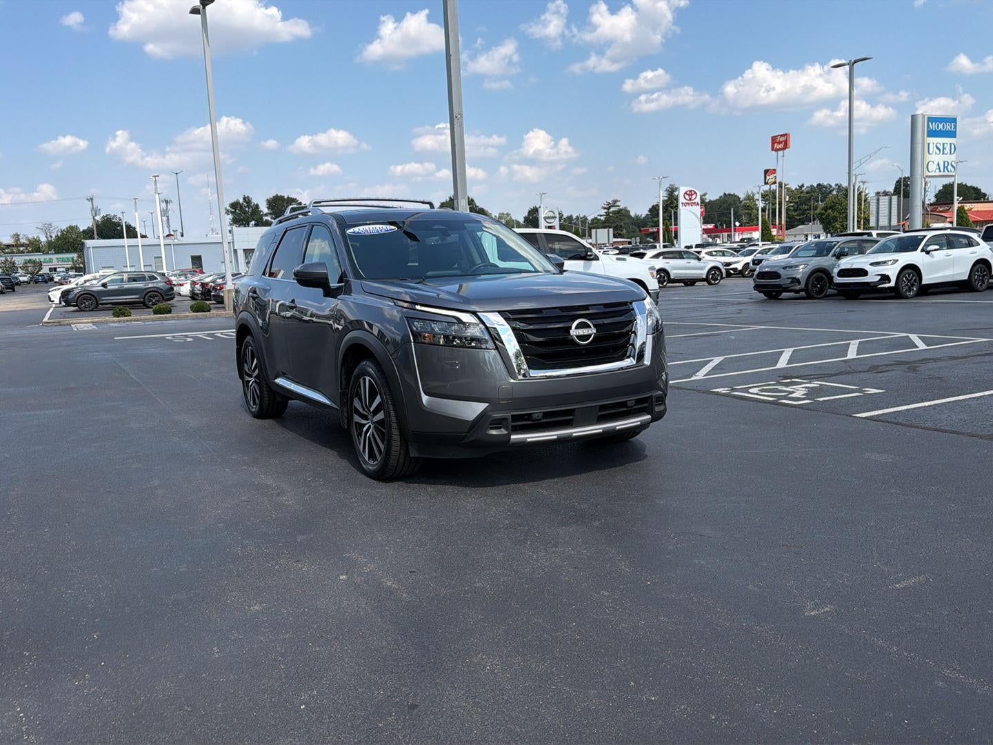 2025 Nissan Pathfinder Platinum