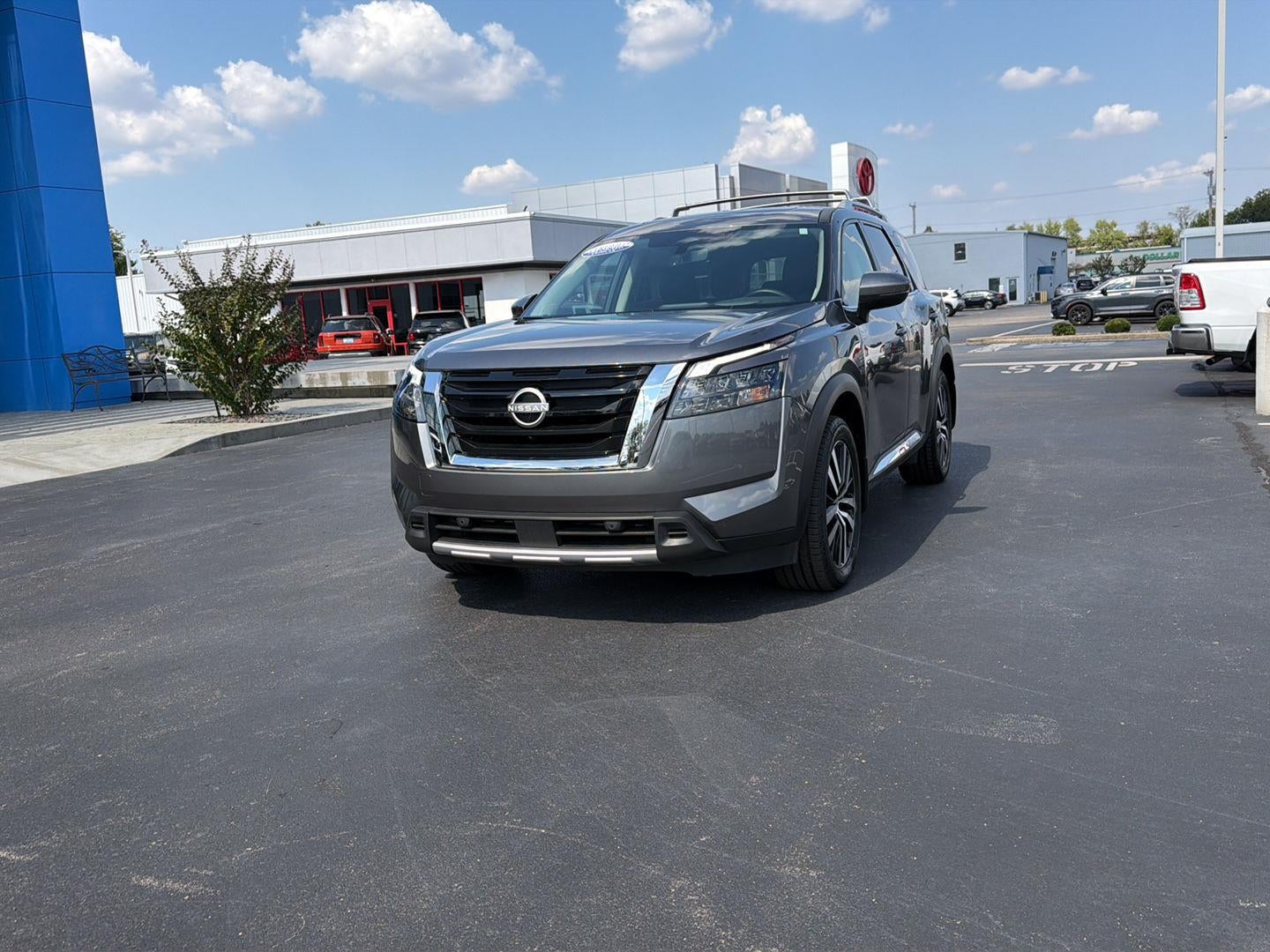 2025 Nissan Pathfinder Platinum
