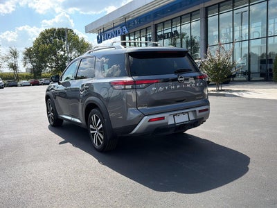 2025 Nissan Pathfinder Platinum