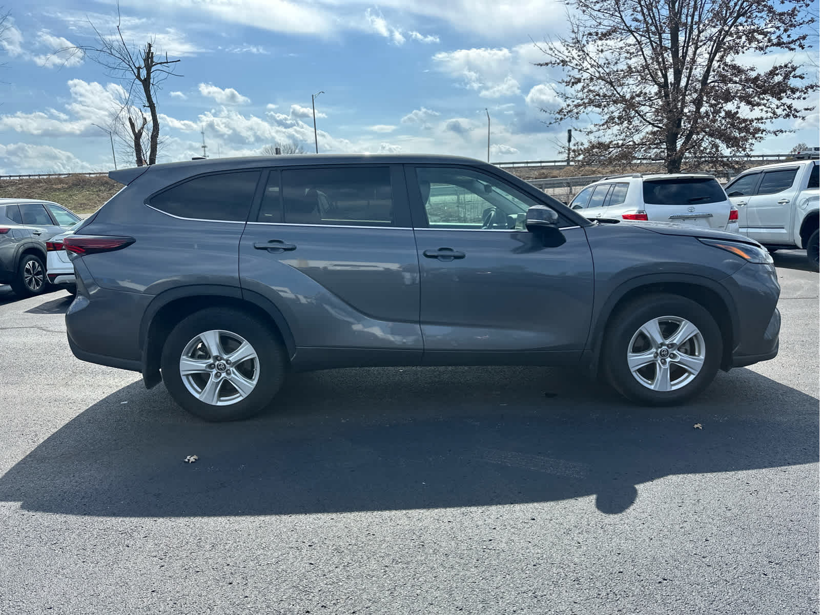 2024 Toyota Highlander LE