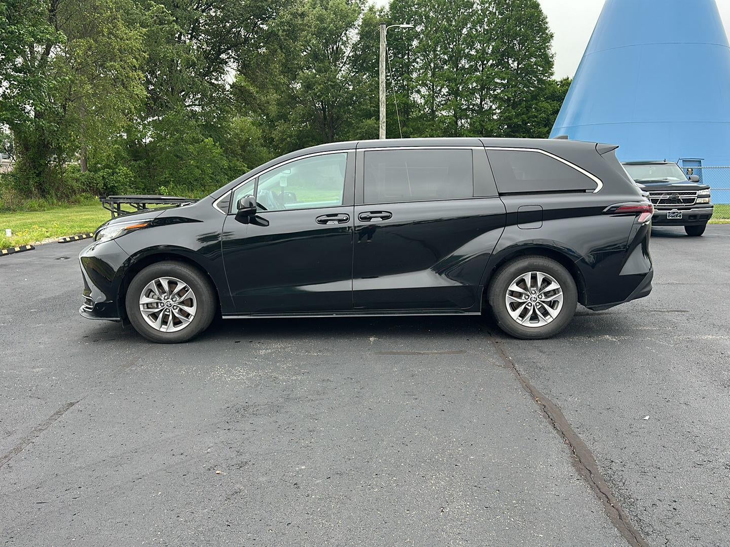 2023 Toyota Sienna LE