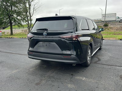2023 Toyota Sienna LE