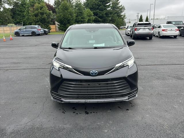2023 Toyota Sienna LE