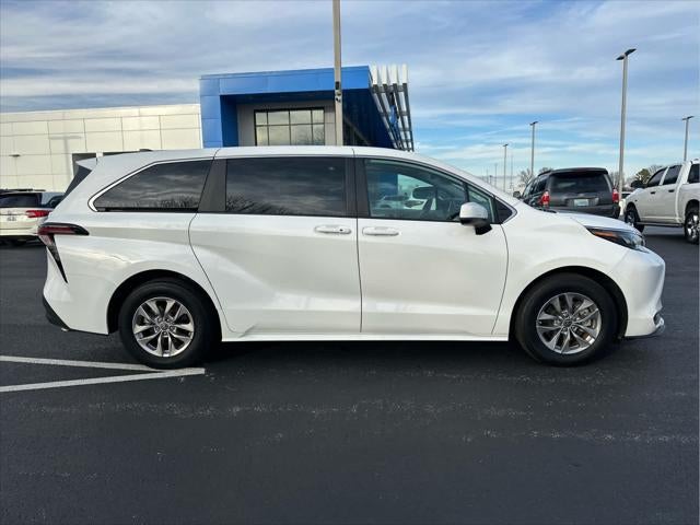 2024 Toyota Sienna LE
