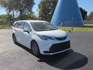 2022 Toyota Sienna LE