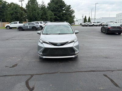 2024 TOYOTA TRUCK SIENNA XLE