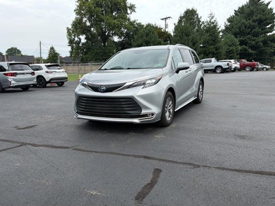 2024 TOYOTA TRUCK SIENNA XLE