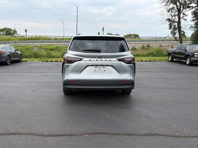 2024 TOYOTA TRUCK SIENNA XLE