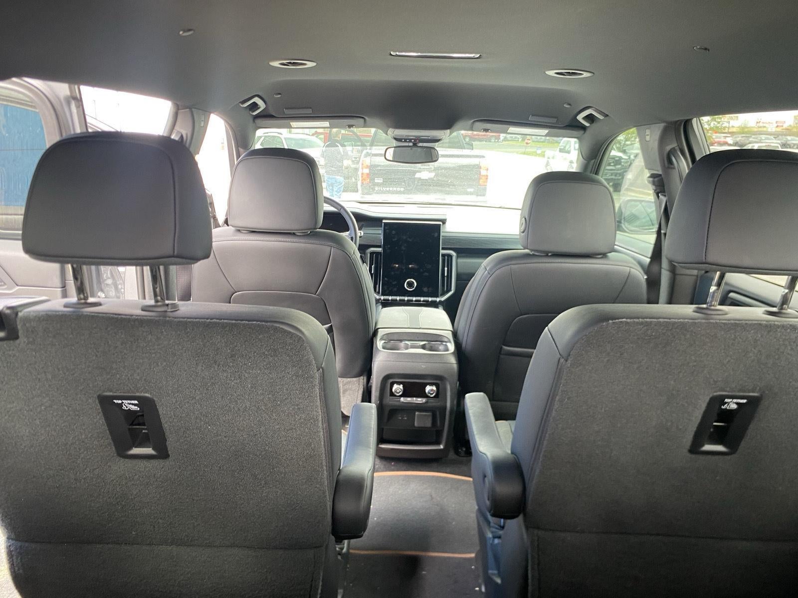 2025 GMC Acadia AWD AT4