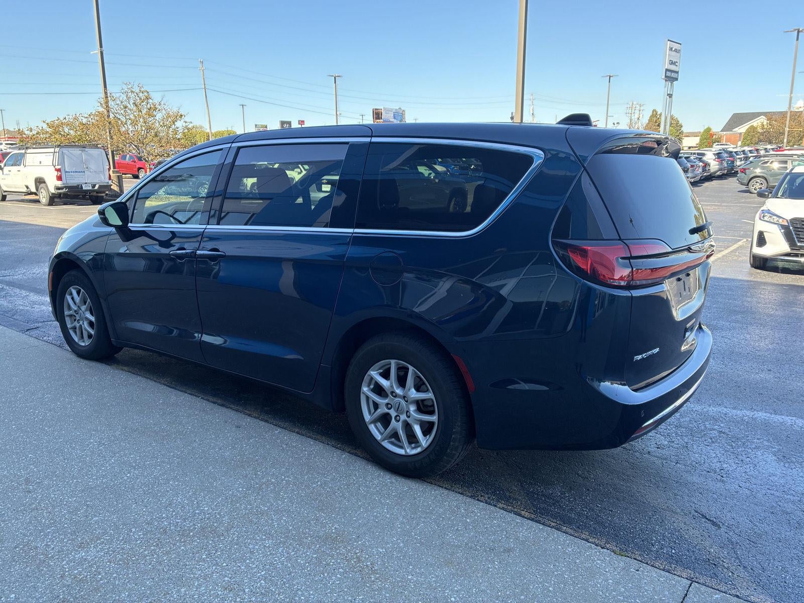 2025 Chrysler Pacifica Select