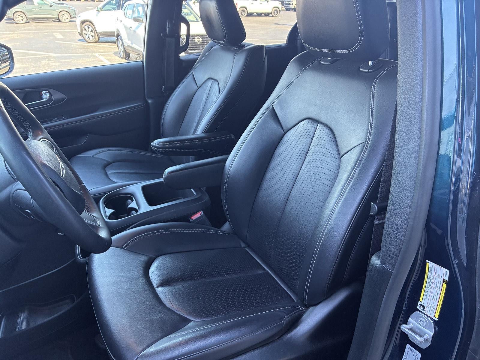 2025 Chrysler Pacifica Select