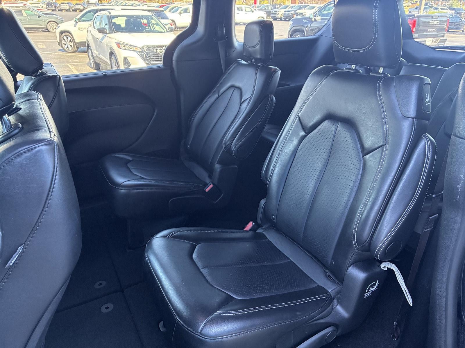 2025 Chrysler Pacifica Select