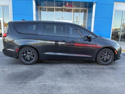 2020 Chrysler Pacifica Touring