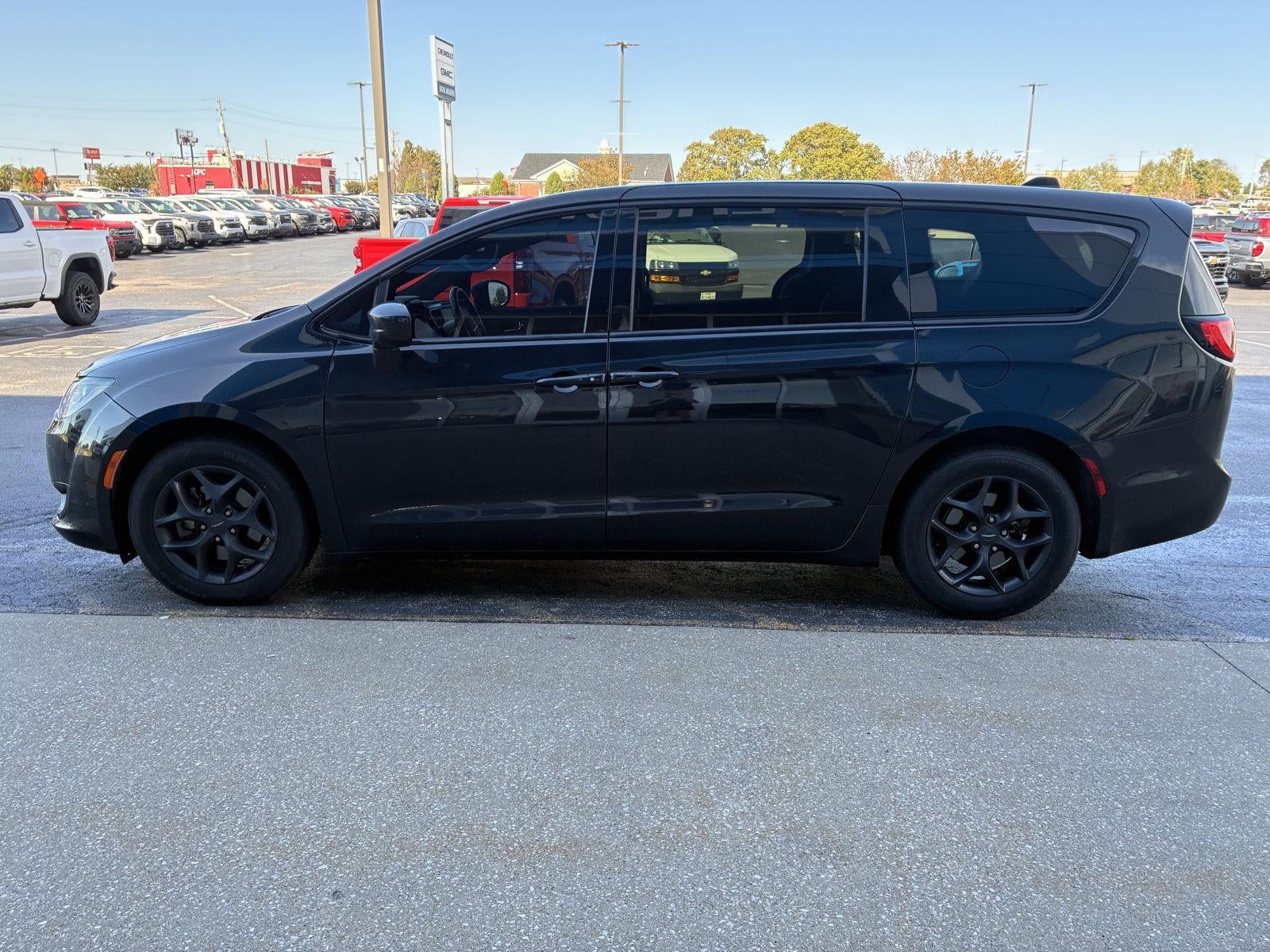 2020 Chrysler Pacifica Touring